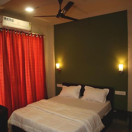 Elite Inn Лонавала Экстерьер фото