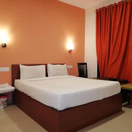 Elite Inn Лонавала Экстерьер фото