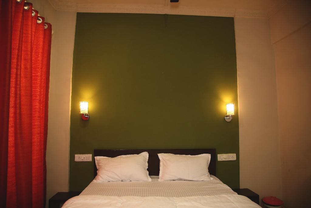 Elite Inn Лонавала Экстерьер фото