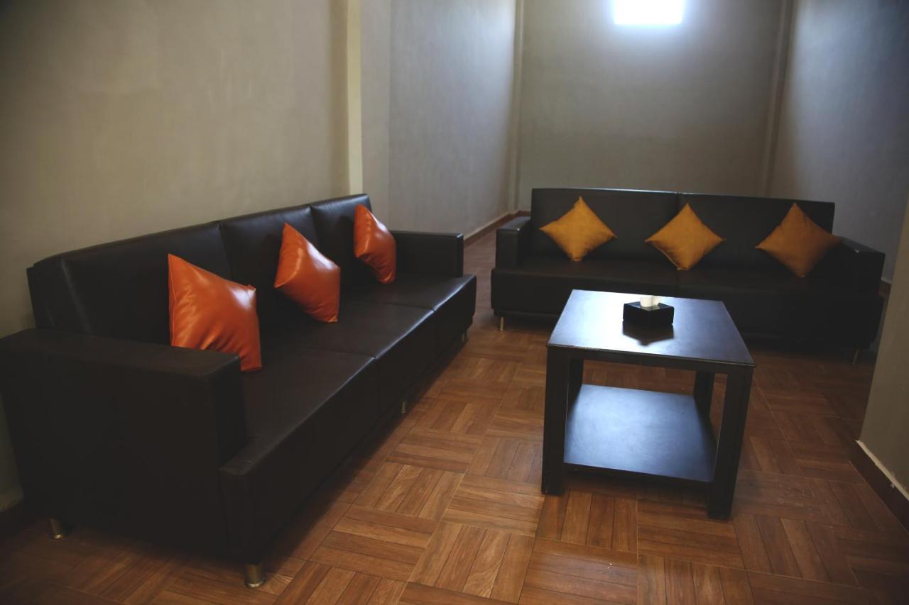 Elite Inn Лонавала Экстерьер фото