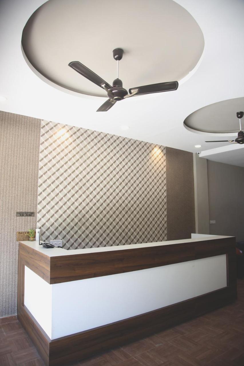 Elite Inn Лонавала Экстерьер фото