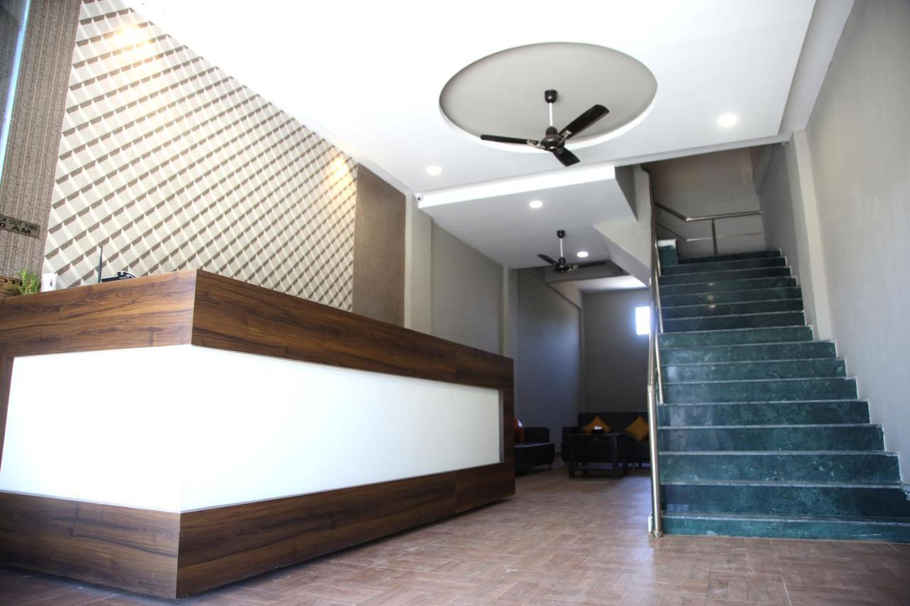 Elite Inn Лонавала Экстерьер фото