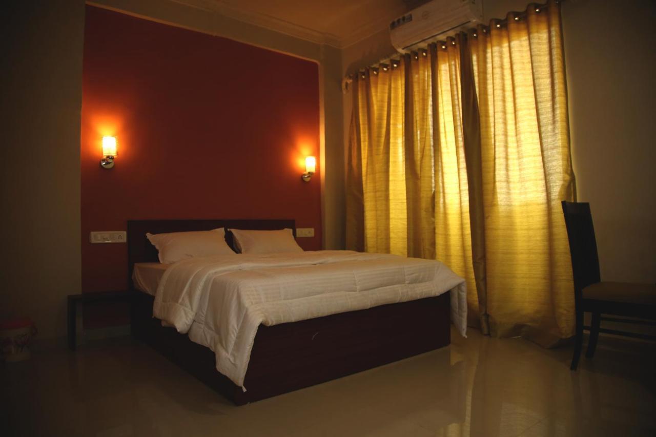 Elite Inn Лонавала Экстерьер фото