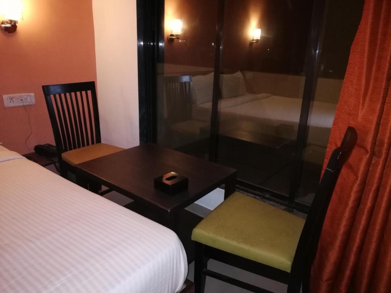 Elite Inn Лонавала Экстерьер фото