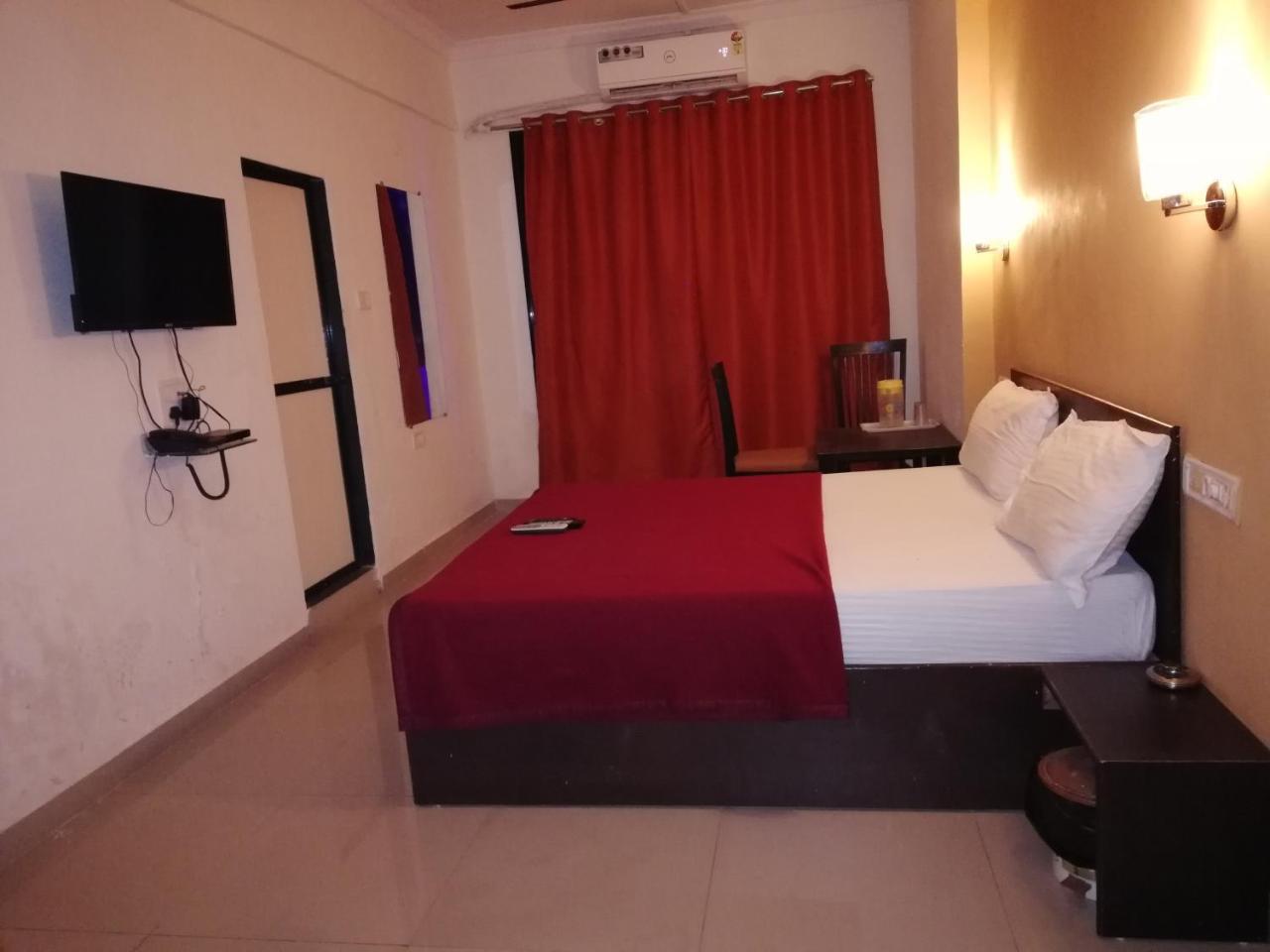 Elite Inn Лонавала Экстерьер фото
