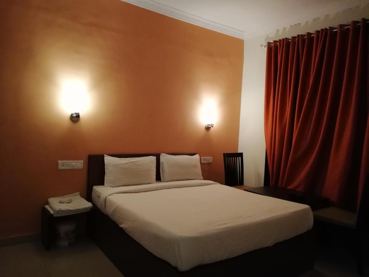 Elite Inn Лонавала Экстерьер фото